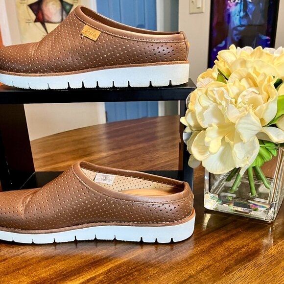 Samuel Hubbard Women's "SamSport Clog" Brown Perforated Leather Slip On Size 7.5 - Picture 3 of 9
